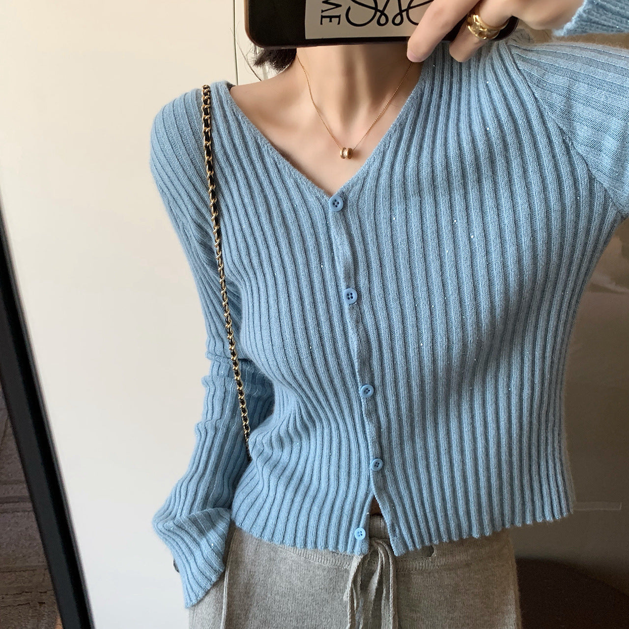 Gentle V-neck Base Cardigan